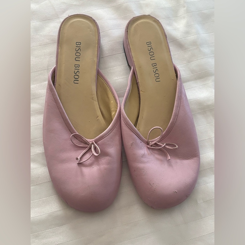 Bisou Bisou Womens 8 1/2 Pink Flats With Bow (Good Condition)